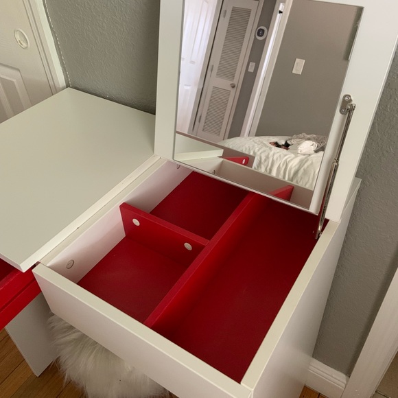 Makeup vanity - Picture 4 of 5